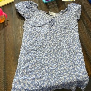 Floral short flowy dress. NWT, large